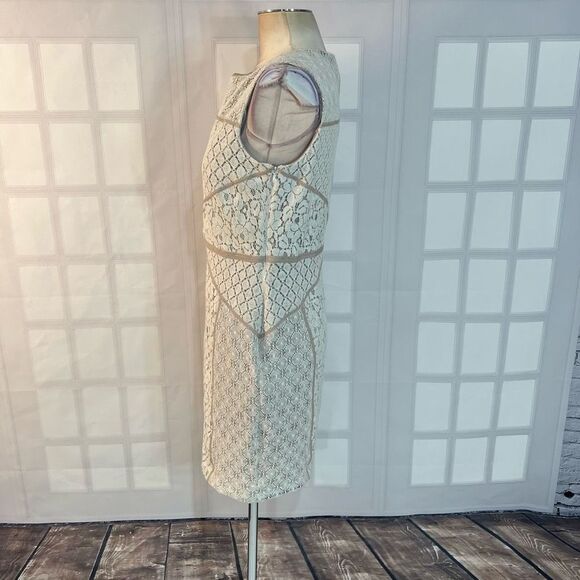 Maggy London cream ivory lace patchwork sheath dress size 12 - Picture 6 of 8